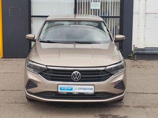 2020 Volkswagen Polo VI, коричневый, 1625000 рублей, вид 2