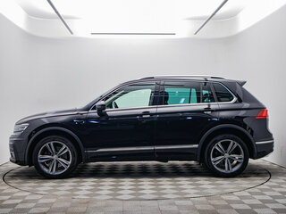 2018 Volkswagen Tiguan II, чёрный, 3062000 рублей, вид 2