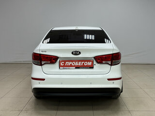 2017 Kia Rio III Рестайлинг, белый, 925000 рублей, вид 5