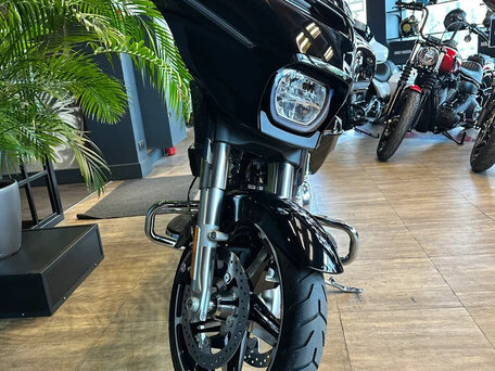2024 Harley-Davidson Street Glide, чёрный, 3550000 рублей, вид 2