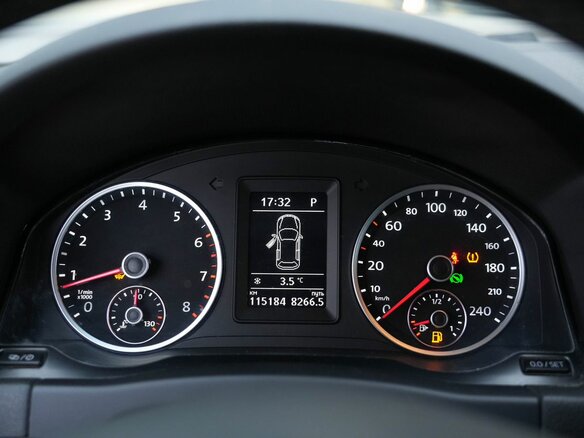 2016 Volkswagen Tiguan I Рестайлинг, чёрный, 1390000 рублей - вид 10
