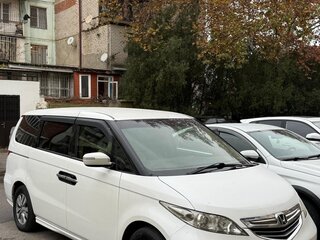 2005 Honda Elysion I, белый, 1050000 рублей, вид 3