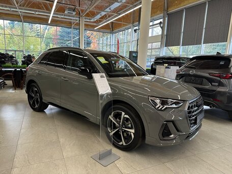 2026 Audi Q3 35 TFSI II (F3), серый, 3699000 рублей, вид 3