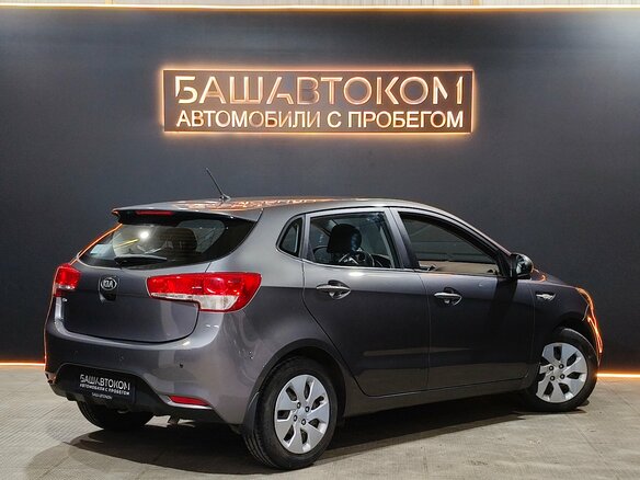 2016 Kia Rio III Рестайлинг, серый, 1000000 рублей - вид 3