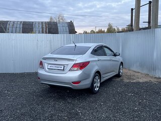 2011 Hyundai Solaris I, серебристый, 770000 рублей, вид 2