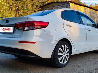 2015 Kia Rio III Рестайлинг, белый, 790000 рублей, вид 3