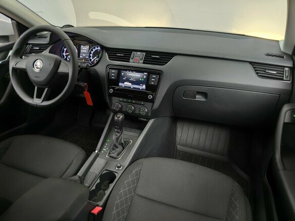2020 Skoda Octavia III (A7) Рестайлинг, белый, 1840000 рублей - вид 13