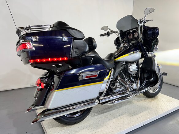 2012 Harley-Davidson Electra Glide, серебристый, 980000 рублей - вид 5