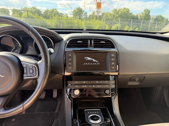 2016 Jaguar XE I, красный, 2150000 рублей - вид 10