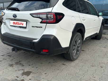2022 Subaru Outback VI Рестайлинг, белый, 3550000 рублей, вид 4