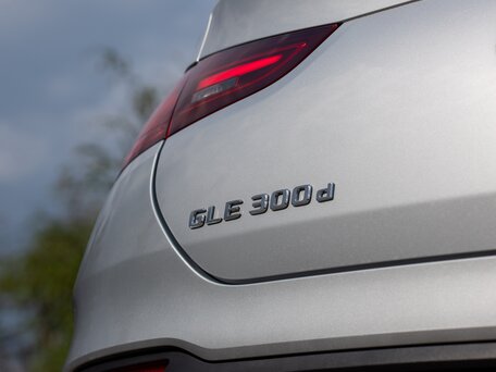 2025 Mercedes-Benz GLE Coupe 300 d II (C167) Рестайлинг, серебристый, 13300000 рублей, вид 5