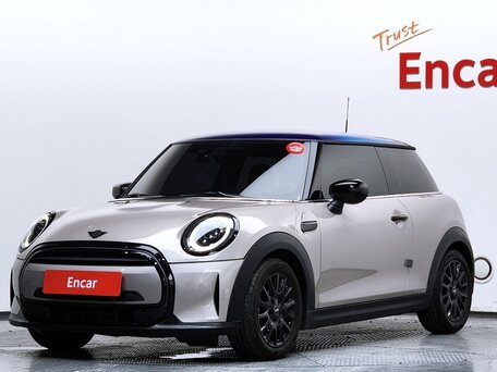 2021 Mini Hatch Cooper III (F55/F56) Рестайлинг 2, серебристый, 1660000 рублей, вид 1