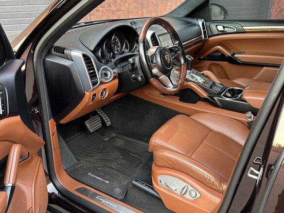 2016 Porsche Cayenne II Рестайлинг (958), коричневый, 3400000 рублей - вид 4