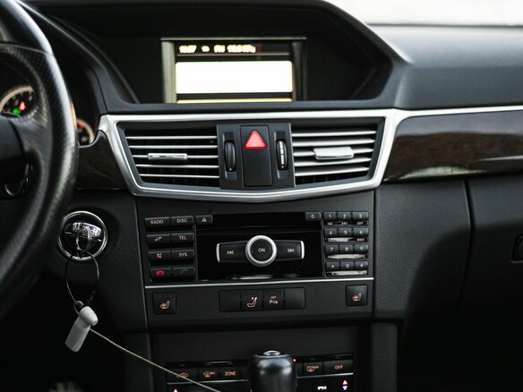 2011 Mercedes-Benz E-Класс 200 IV (W212, S212, C207), чёрный, 1290000 рублей - вид 8