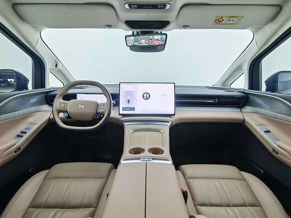 2026 Xpeng X9 I, серый, 5840700 рублей - вид 10