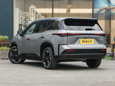 2026 Toyota bZ3X 58.3 kWh, серебристый, 2880000 рублей, вид 4
