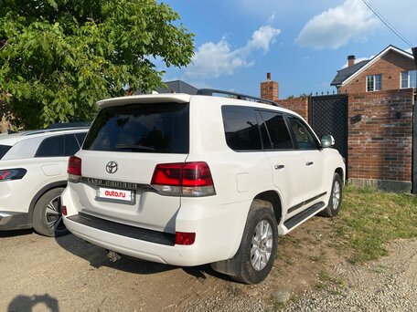 2015 Toyota Land Cruiser 200 Series Рестайлинг 2, белый, 5200000 рублей, вид 3