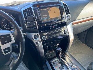 2015 Toyota Land Cruiser 200 Series Рестайлинг 1, белый, 4750000 рублей, вид 3