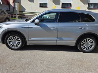 2018 Volkswagen Touareg III, серебристый, 4500000 рублей, вид 4