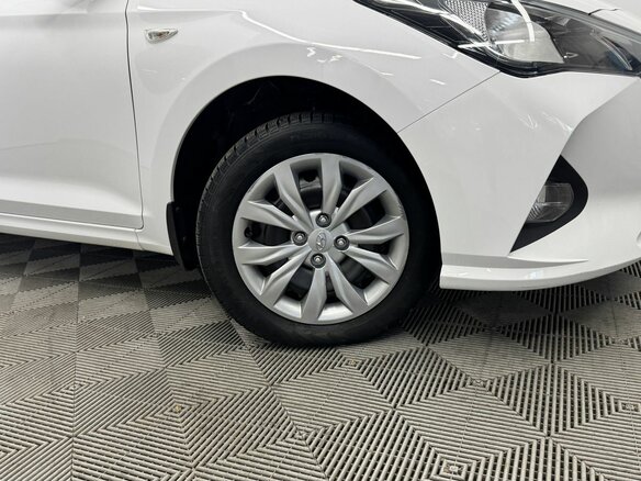2022 Hyundai Solaris II Рестайлинг, белый, 1540000 рублей - вид 14