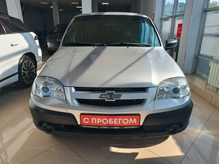 2018 Chevrolet Niva I Рестайлинг, серебристый, 756000 рублей, вид 2