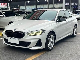 2023 BMW 1 серии 120i III (F52) Рестайлинг, белый, 2102000 рублей, вид 3