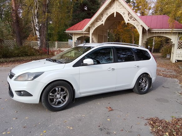 2010 Ford Focus II Рестайлинг, белый, 665000 рублей - вид 1