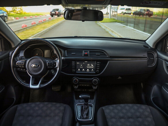 2020 Kia Rio IV, серый, 1399000 рублей - вид 10