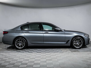 2020 BMW 5 серии 530i xDrive VII (G30/G31/G38) Рестайлинг, серый, 4851495 рублей, вид 4