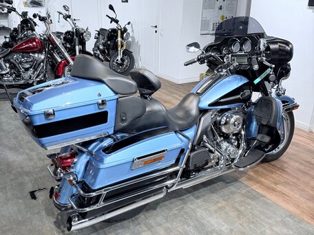 2011 Harley-Davidson Electra Glide, голубой, 1299000 рублей, вид 3