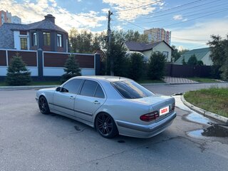 2000 Mercedes-Benz E-Класс 240 II (W210, S210) Рестайлинг, белый, 750000 рублей, вид 3