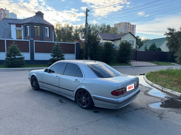 2000 Mercedes-Benz E-Класс 240 II (W210, S210) Рестайлинг, белый, 750000 рублей - вид 2