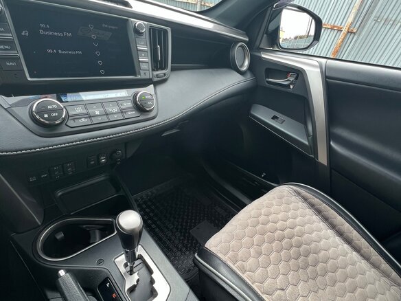 2019 Toyota RAV4 IV (XA40) Рестайлинг, чёрный, 3750000 рублей - вид 5