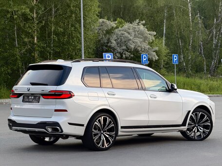 2023 BMW X7 40i I (G07) Рестайлинг, белый, 11800000 рублей, вид 5