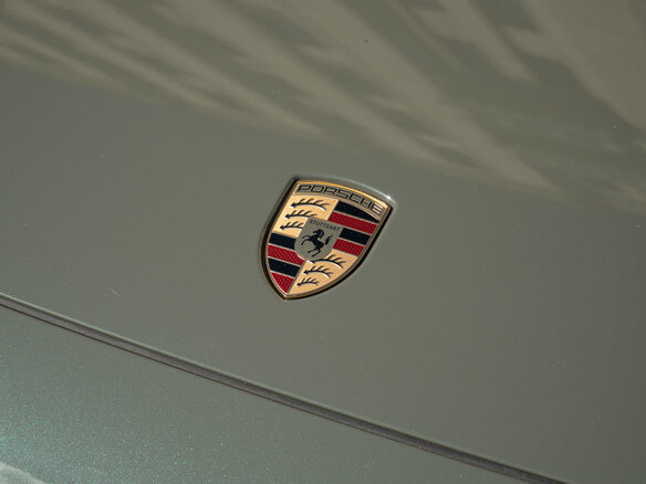 2026 Porsche Cayenne Electric IV, зелёный - вид 6