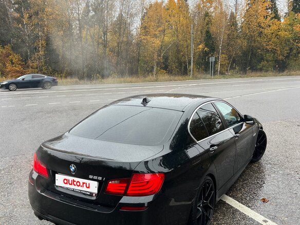 2010 BMW 5 серии 528i VI (F10/F11/F07), чёрный, 1490000 рублей - вид 5