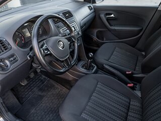 2016 Volkswagen Polo V Рестайлинг, коричневый, 920000 рублей, вид 5