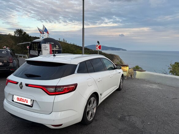2017 Renault Megane IV, белый, 1200000 рублей - вид 5