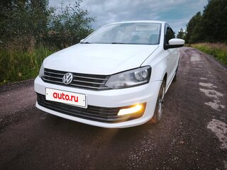 2017 Volkswagen Polo V Рестайлинг, белый, 895000 рублей, вид 1