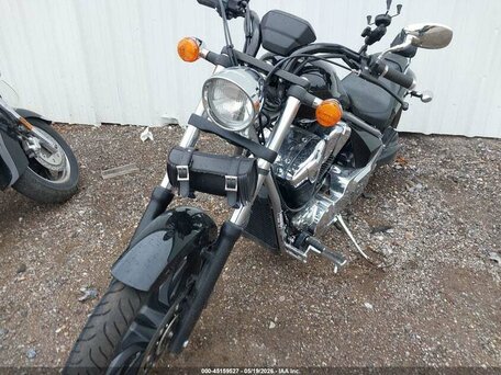 2022 Honda VT 1300CX Fury, чёрный, 710250 рублей, вид 4