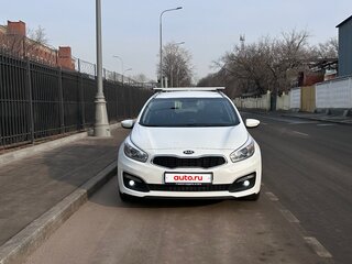 2017 Kia Ceed II Рестайлинг, белый, 1200000 рублей, вид 4