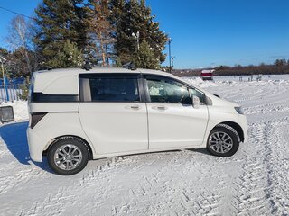 2013 Honda Freed Spike I Рестайлинг, белый, 920000 рублей, вид 3