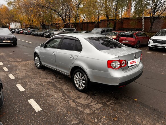 2009 Volkswagen Jetta V, серый, 600000 рублей - вид 3