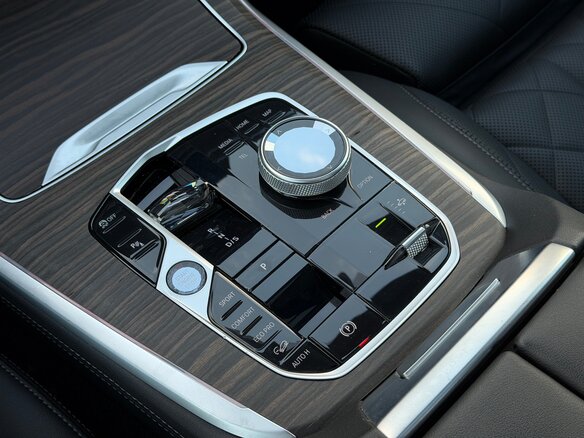 2023 BMW X7 40i I (G07) Рестайлинг, белый, 11200000 рублей - вид 23