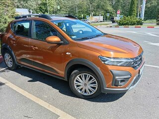 2022 Dacia Sandero Stepway III Рестайлинг, коричневый, 1550000 рублей, вид 2