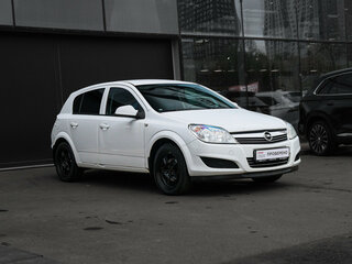 2011 Opel Astra H Рестайлинг, белый, 595000 рублей, вид 3