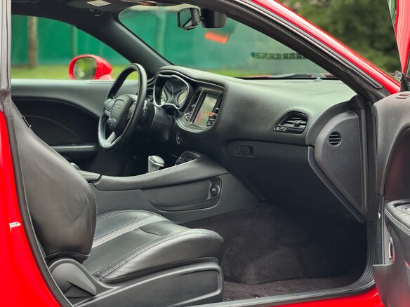 2017 Dodge Challenger III Рестайлинг 2, красный, 4000000 рублей - вид 18