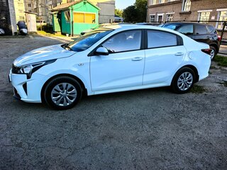 2020 Kia Rio IV, белый, 1700000 рублей, вид 4