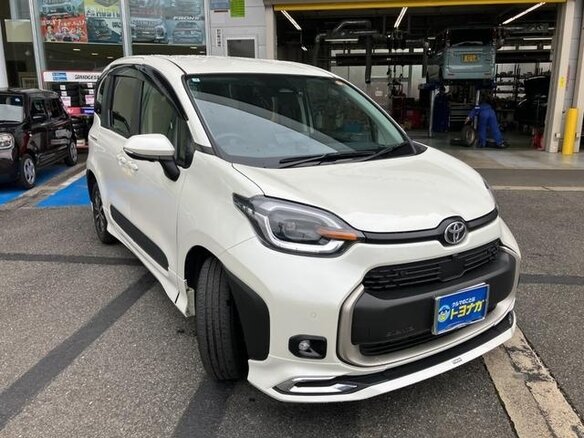 2023 Toyota Sienta III, белый, 1290000 рублей