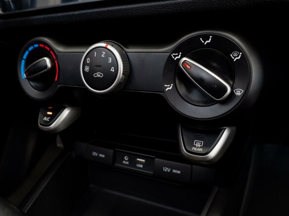 2019 Kia Rio IV, серый, 1520000 рублей - вид 11